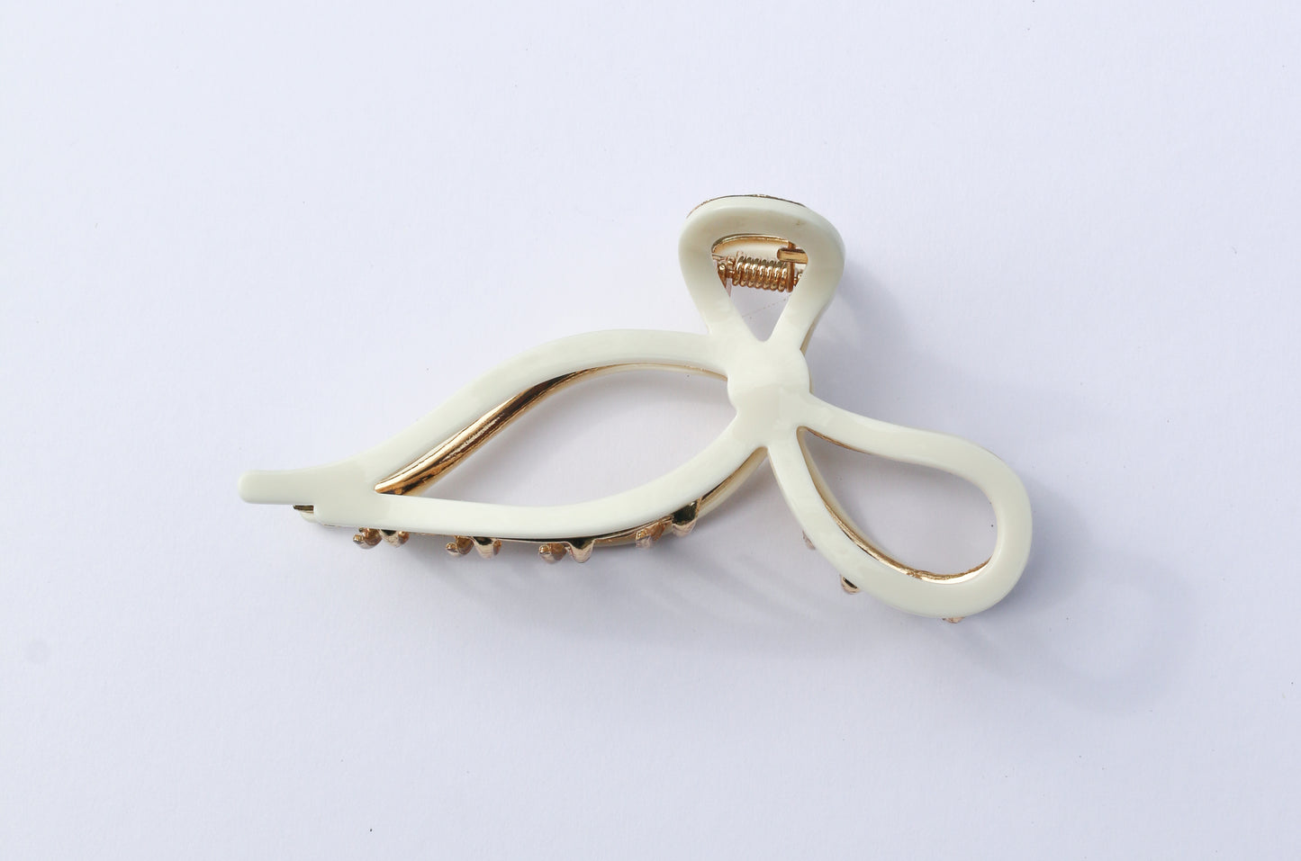 The Estelle White Bow Claw Clip