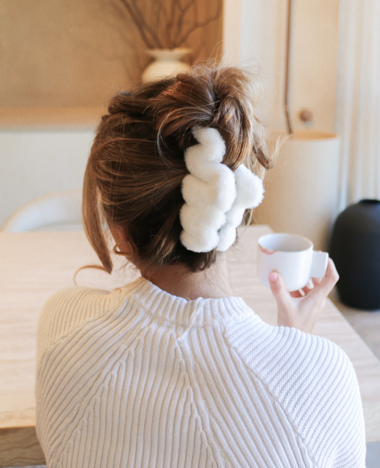 The Lexi Cosy White Claw Clip