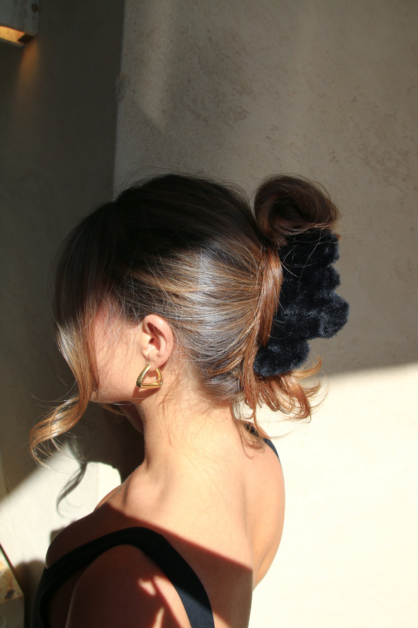 The Darcy Cosy Black Claw Clip