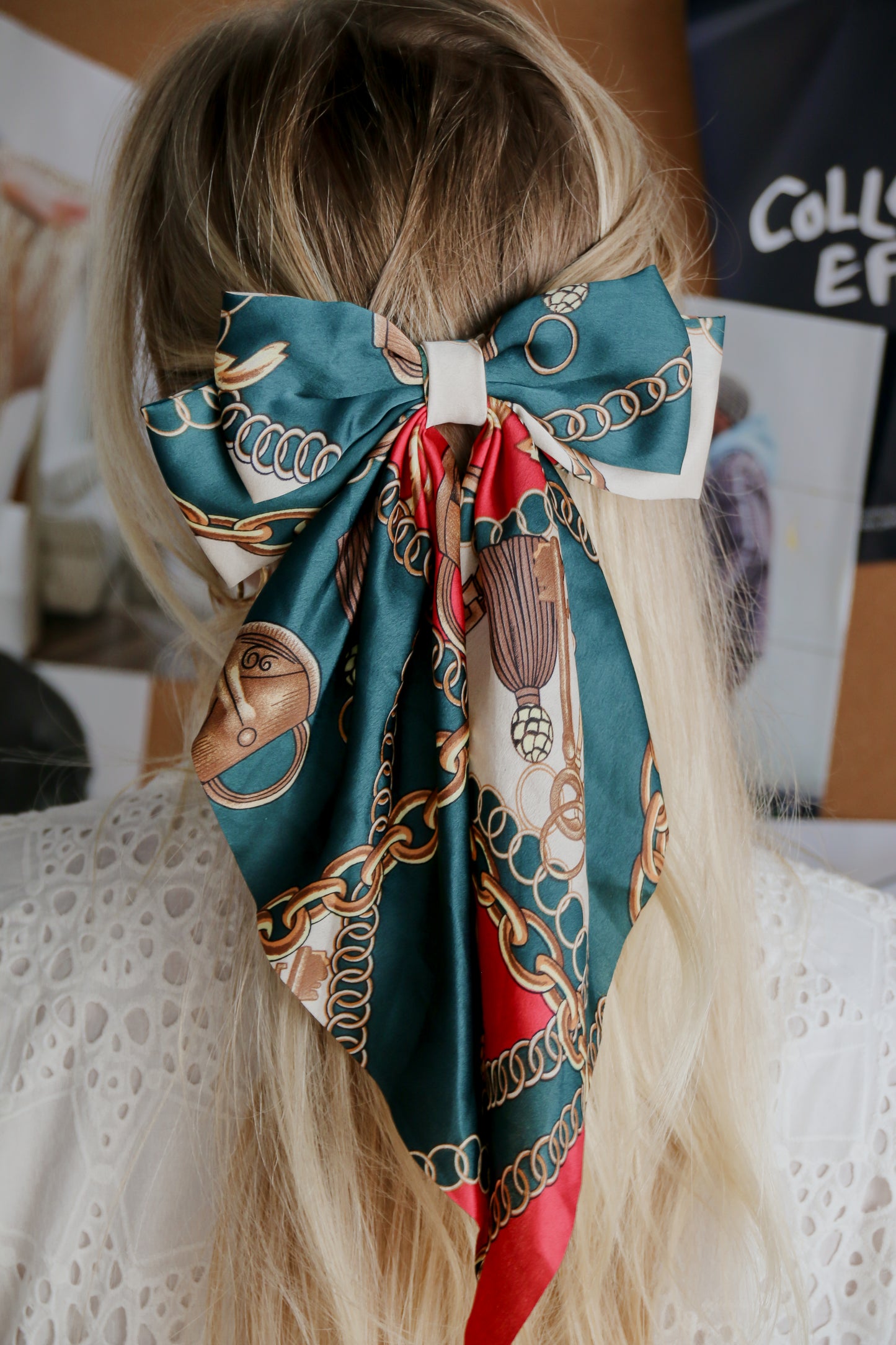 Chains Green & Red Bow