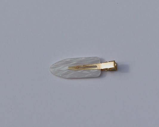 The Fleur White Diamond No Crease Make-up Clip