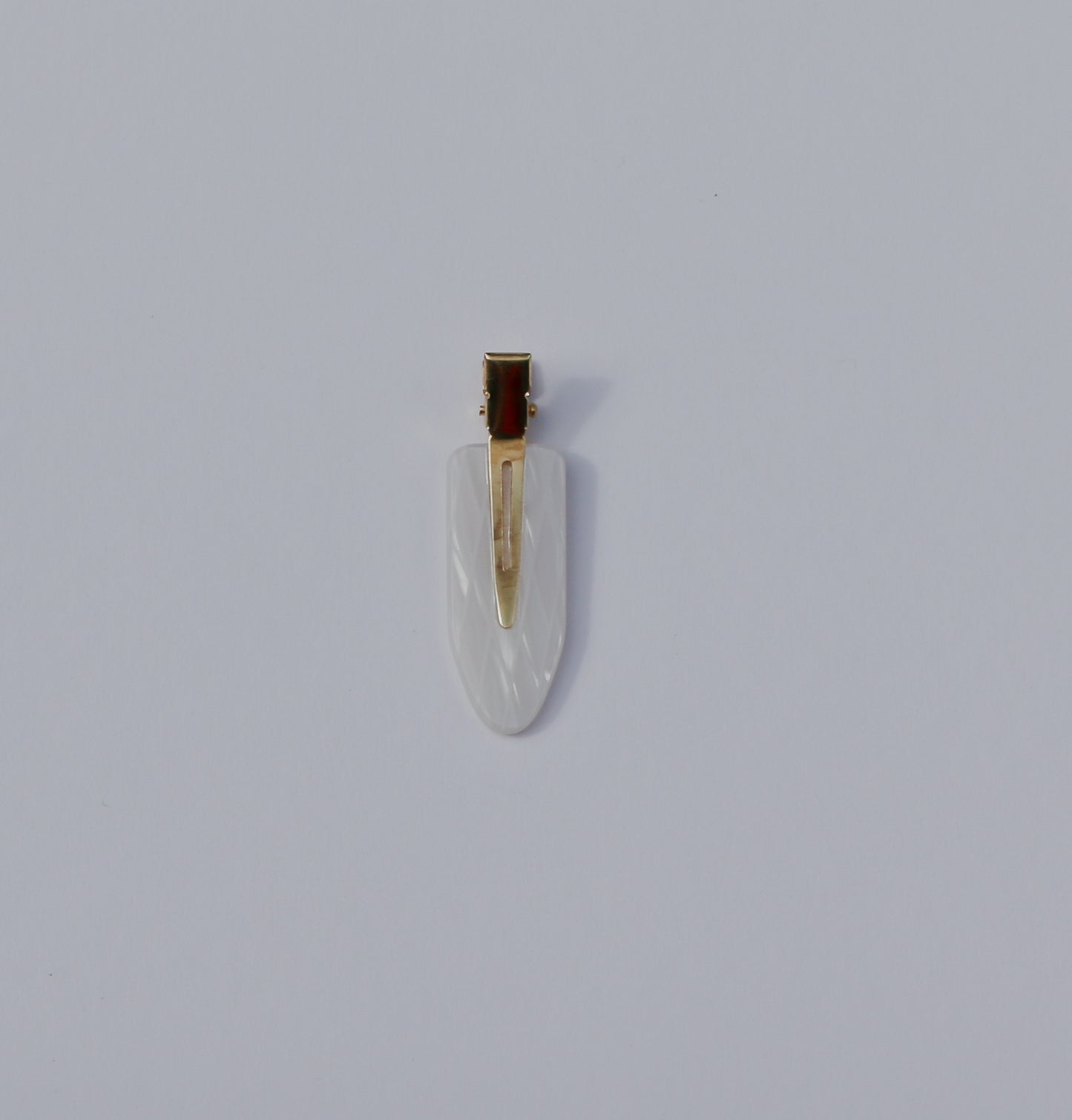 The Fleur White Diamond No Crease Make-up Clip