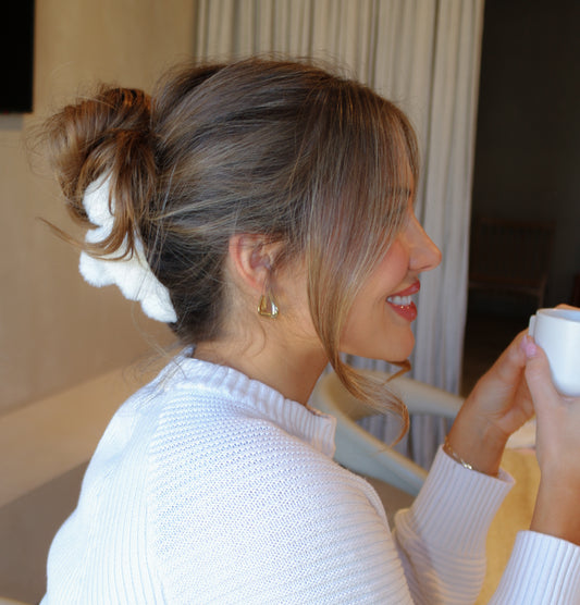 The Lexi Cosy White Claw Clip